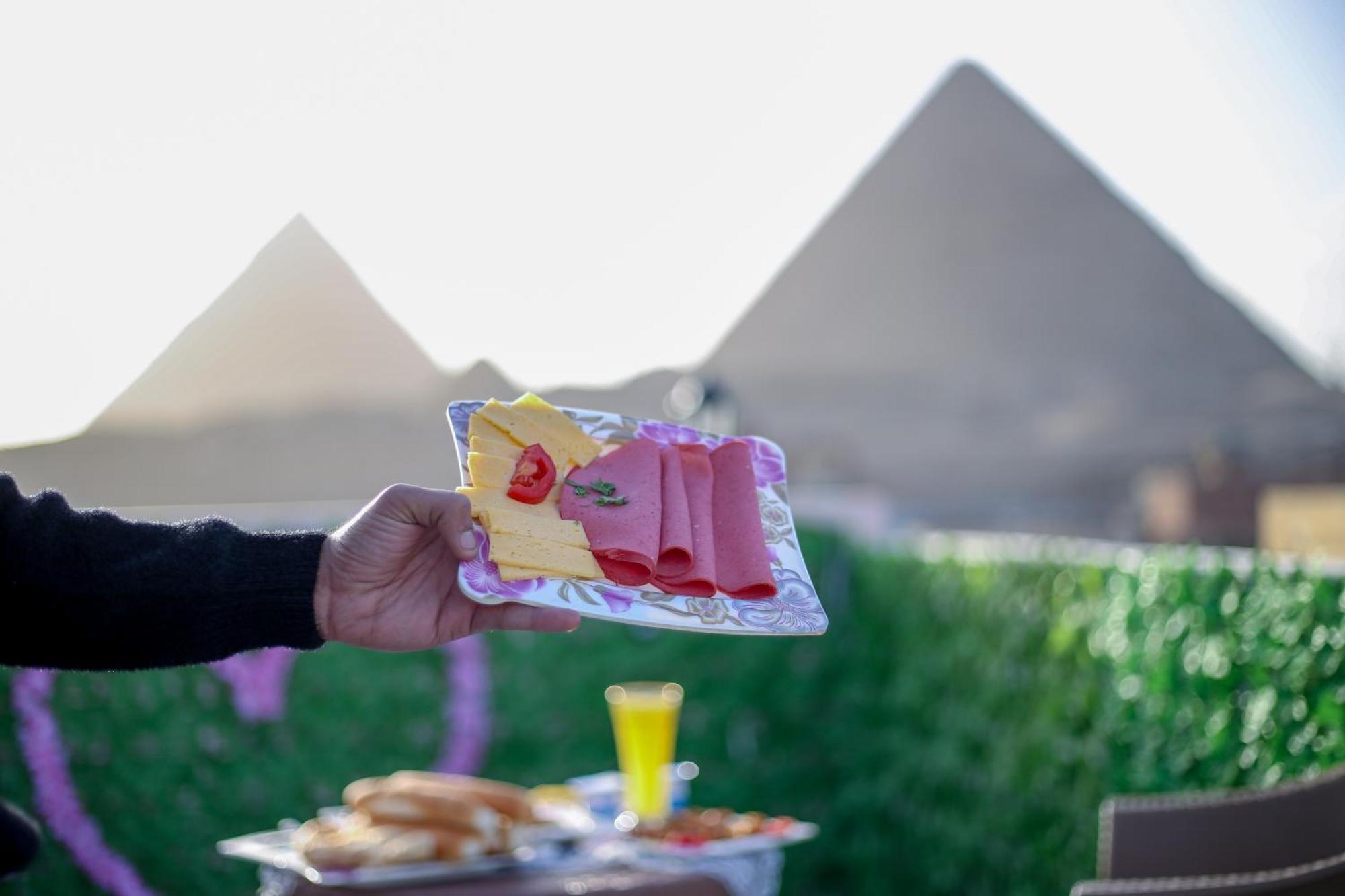 Pyramids Show Hotel Kafret el-Gabal Eksteriør billede