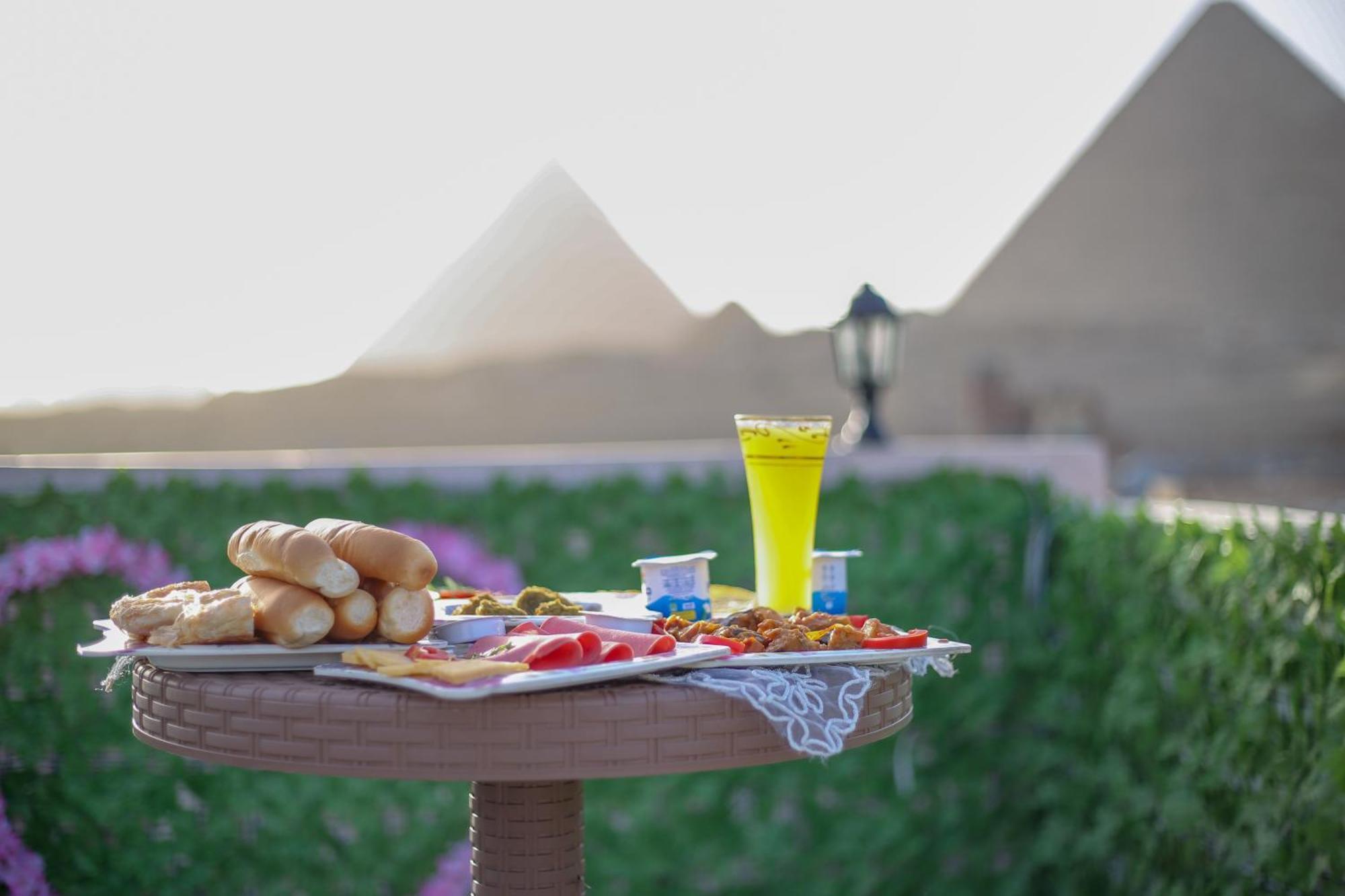 Pyramids Show Hotel Kafret el-Gabal Eksteriør billede