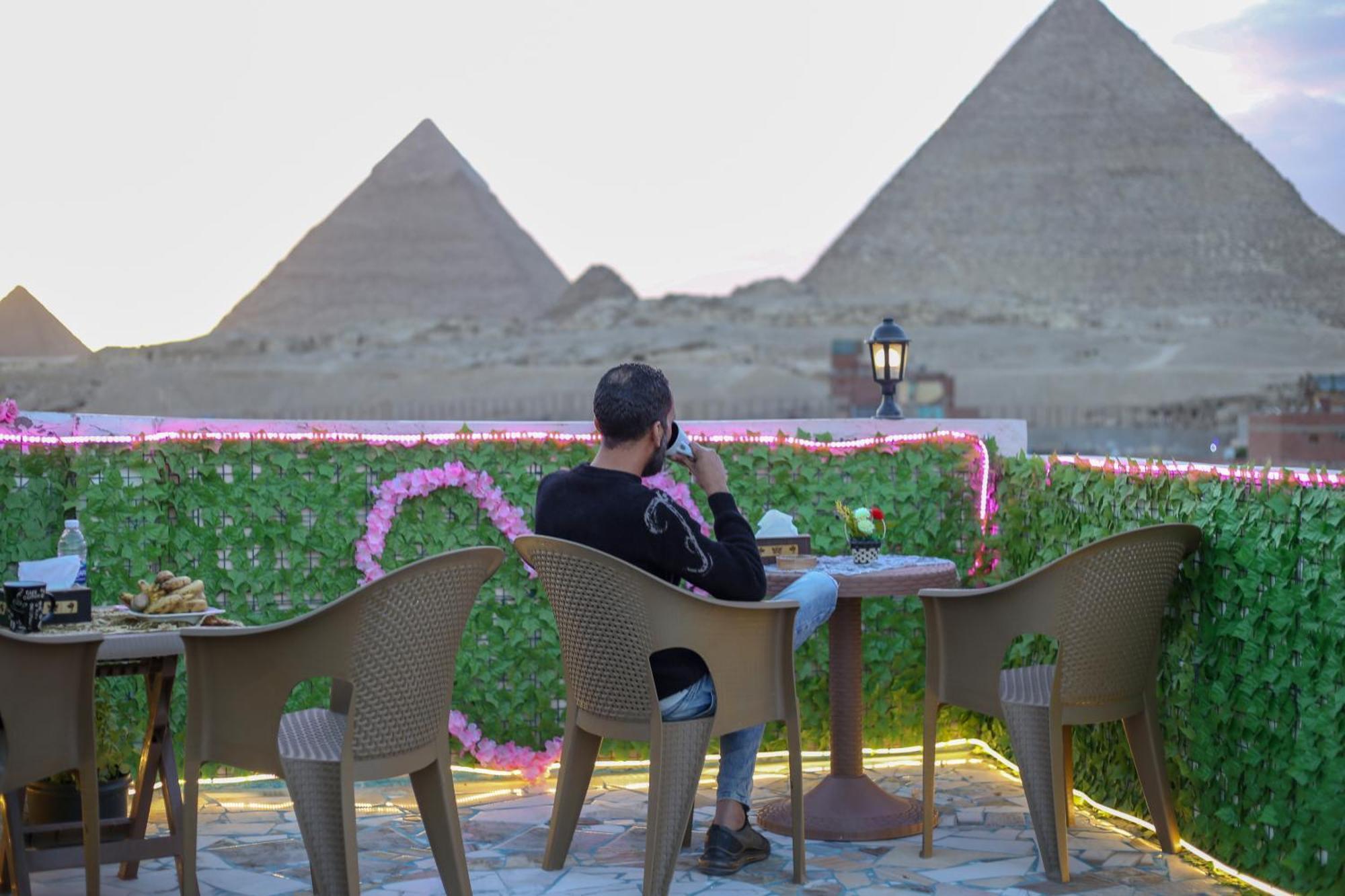 Pyramids Show Hotel Kafret el-Gabal Eksteriør billede