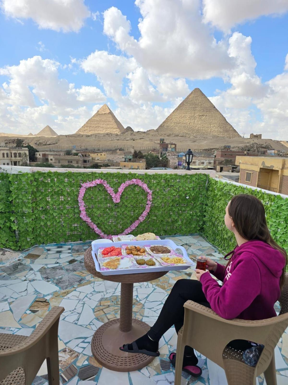 Pyramids Show Hotel Kafret el-Gabal Eksteriør billede