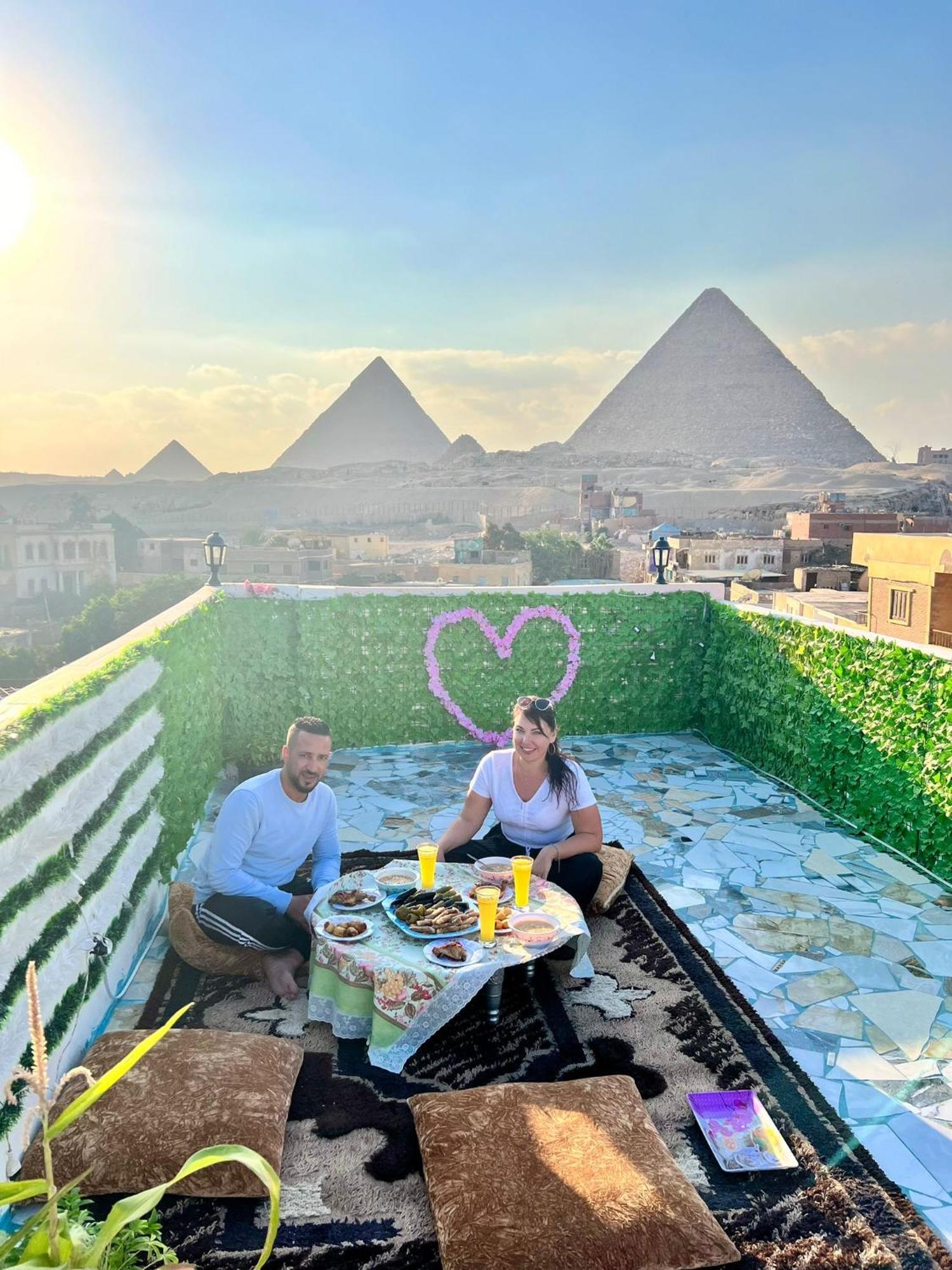 Pyramids Show Hotel Kafret el-Gabal Eksteriør billede