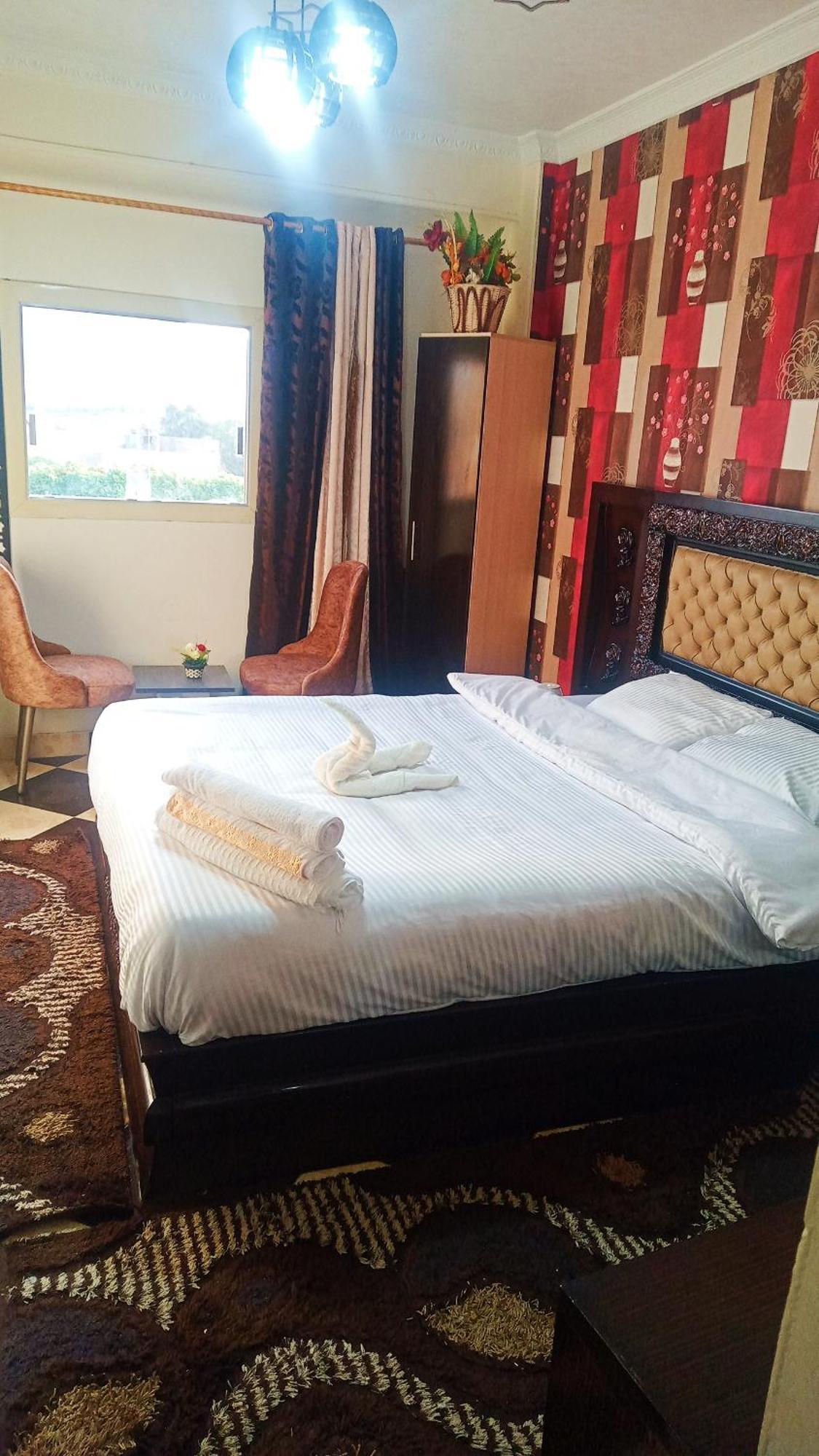Pyramids Show Hotel Kafret el-Gabal Eksteriør billede